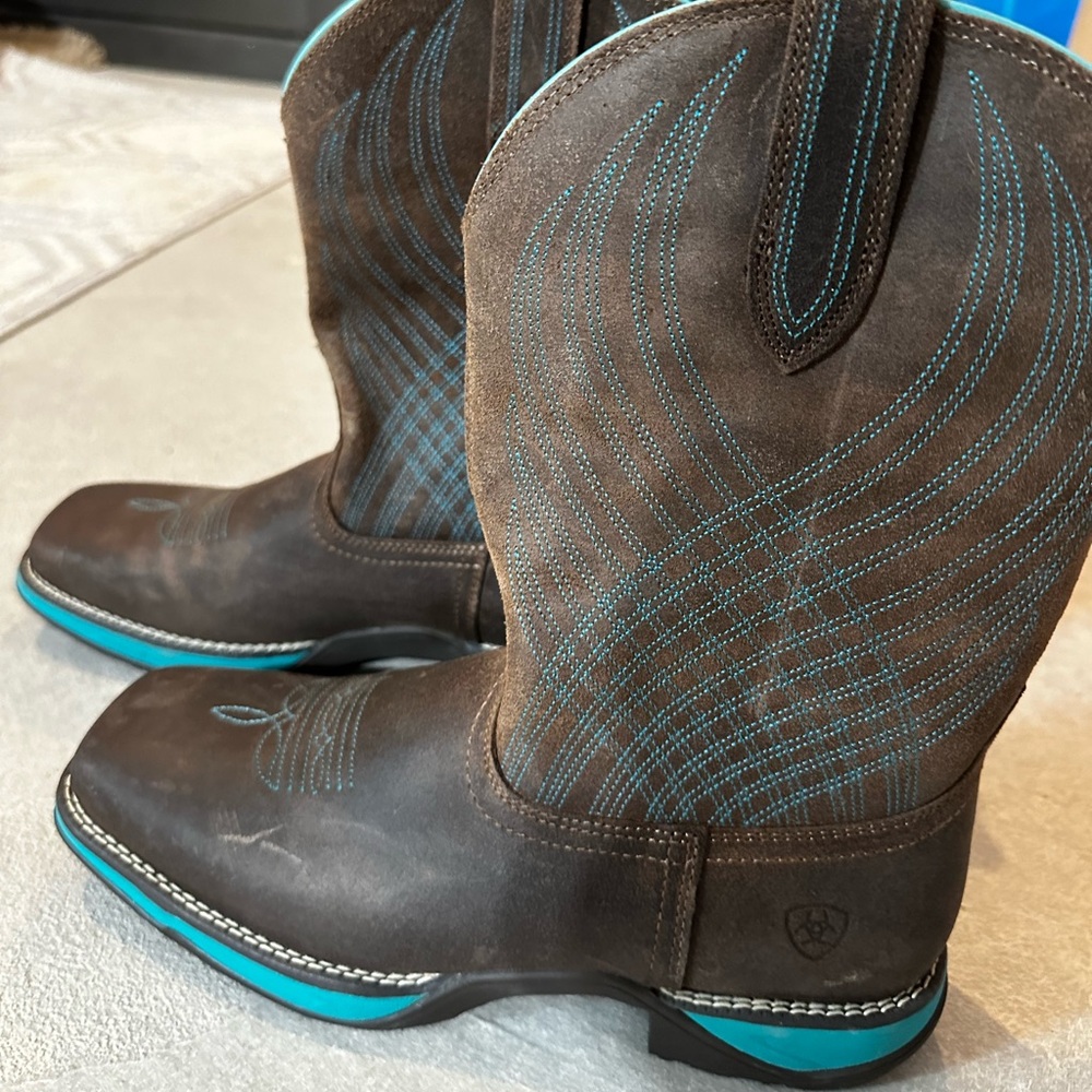 ARIAT WOMEN'S ANTHEM WATERPROOF WESTERN BOOTS - BROAD SQUARE TOE SIZE 9